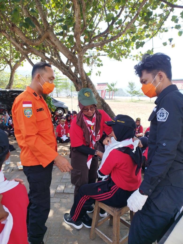 Rescuer Pos SAR Trenggalek Sampaikan Materi Dasar SAR di Jamcab Pramuka Trenggalek