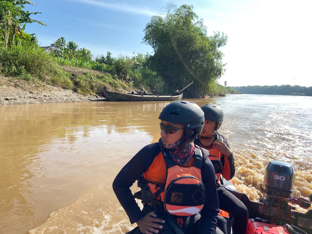 Tim SAR Gabungan Teruskan Upaya Pencarian Orang Hilang Di Sungai Bengawan Solo Bojonegoro