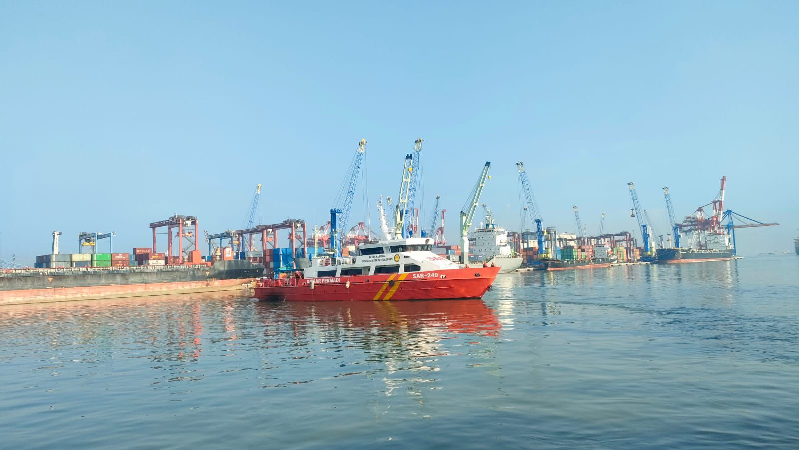 KN SAR 249 Permadi Cari Satu ABK Hilang di Laut Utara Sampang