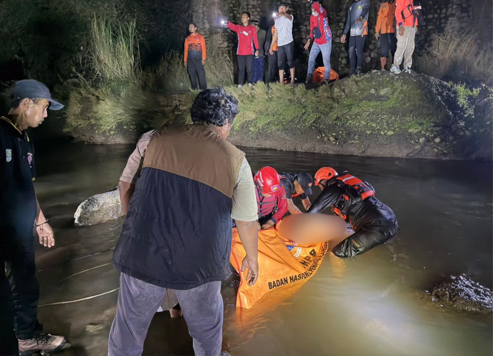 Tim SAR Gabungan Temukan Remaja Tenggelam di Air Terjun Kepulungan
