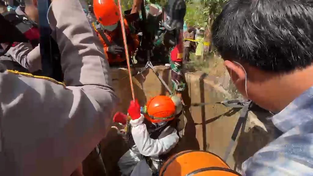 Hilang Selama Dua Hari, Nenek di Lenteng Sumenep Ditemukan Di Dalam Sumur Sedalam 40 Meter